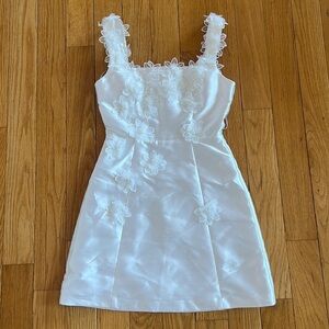 Elliatt Elder Floral Decal Applique Mini Dress In White - Size Small